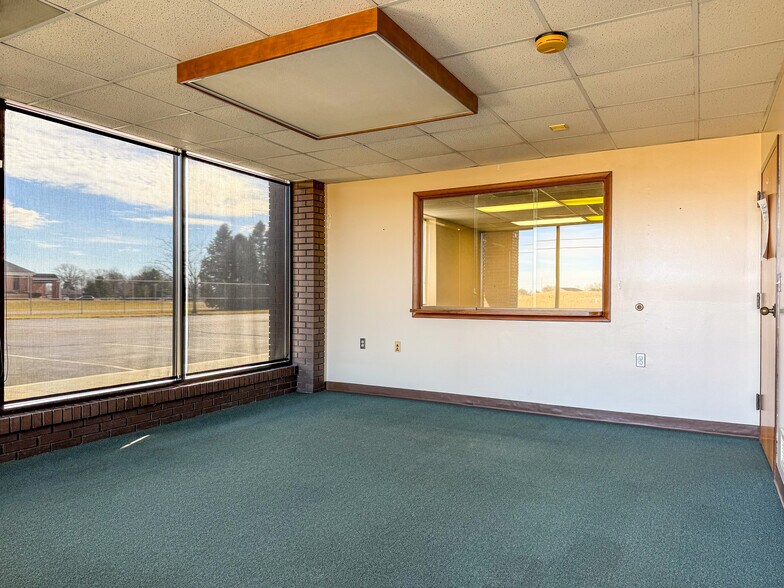 More Photos Of 1679 E State Route 29, Urbana Showroom For Sale