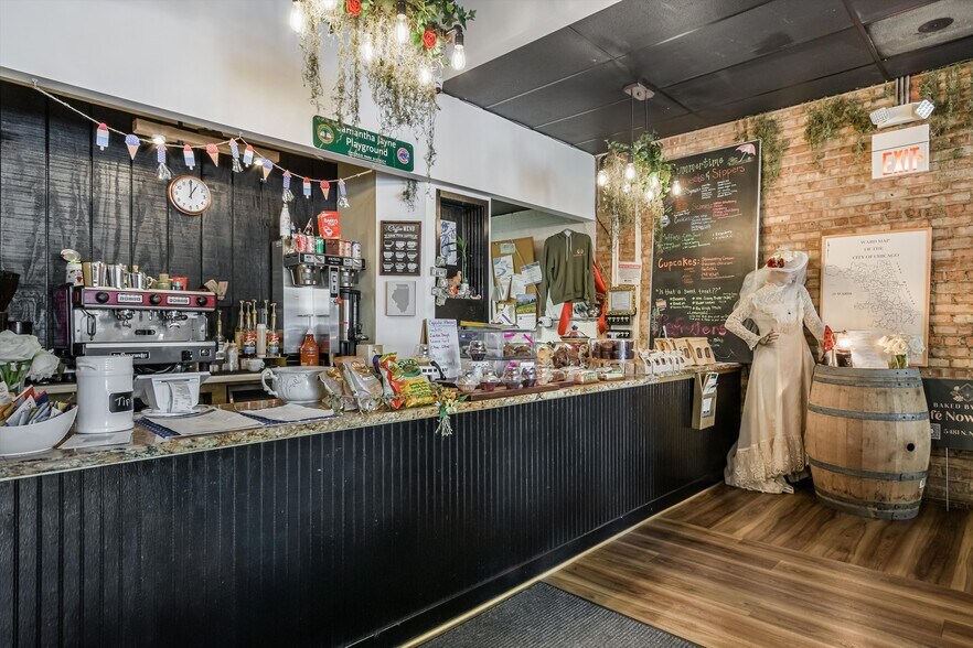 More Photos Of 5481 N Northwest Hwy, Chicago Storefront Retail Residential For Sale
