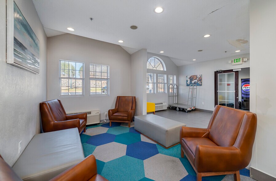 More Photos Of 195 Country Club Dr, Stockbridge Hotel For Sale