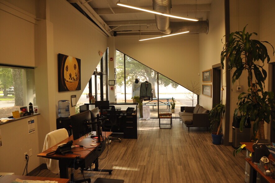 More Photos Of 917 Commerce Cir, Hanahan Warehouse For Sale