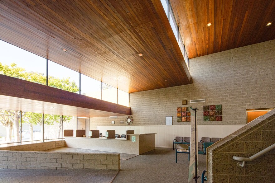 More Photos Of 145 Thunder Dr, Vista Medical For Sale