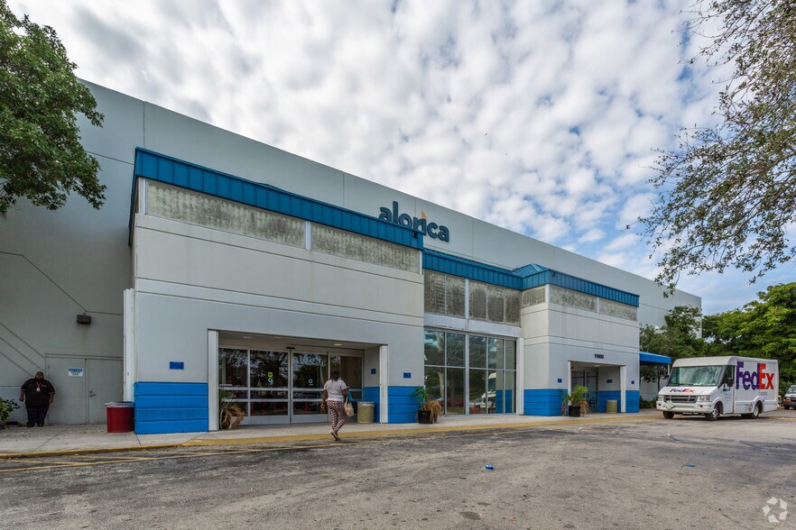 More Photos Of 19500 S Dixie Hwy, Miami Office For Lease