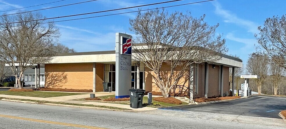 More Photos Of 808 N Greenwood Ave, Ware Shoals Bank For Sale