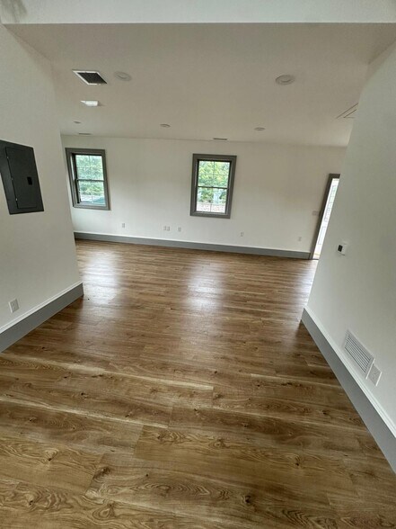 More Photos Of 194 Route 17, Tuxedo Park Freestanding For Lease