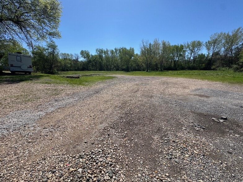 More Photos Of 14901 E Us Highway 40, Kansas City Auto Repair For Sale