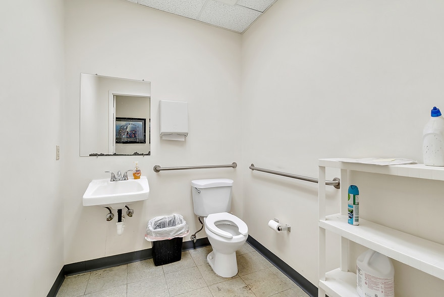 More Photos Of 8390 Terminal Rd, Lorton Flex For Sale