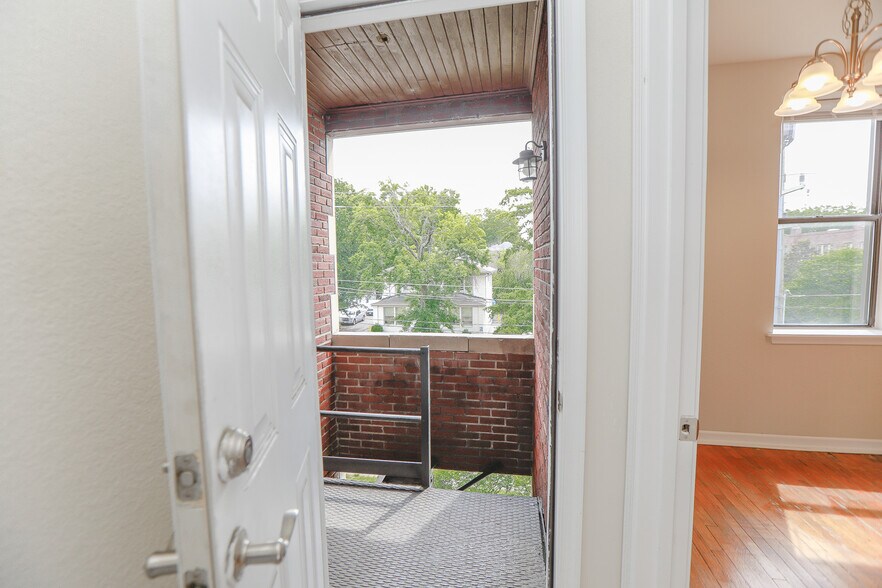 More Photos Of 1000 Gates Ave, Norfolk Apartments For Sale