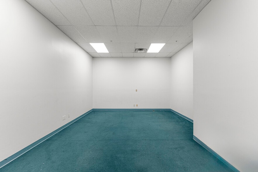 More Photos Of 35425 W Michigan Ave, Wayne General Retail For Lease