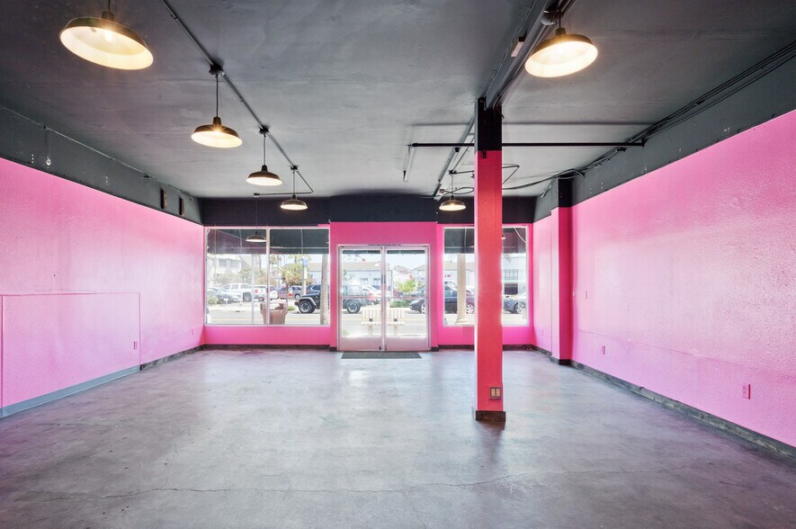 More Photos Of 611-615 E Balboa Blvd, Newport Beach Storefront Retail Residential For Sale