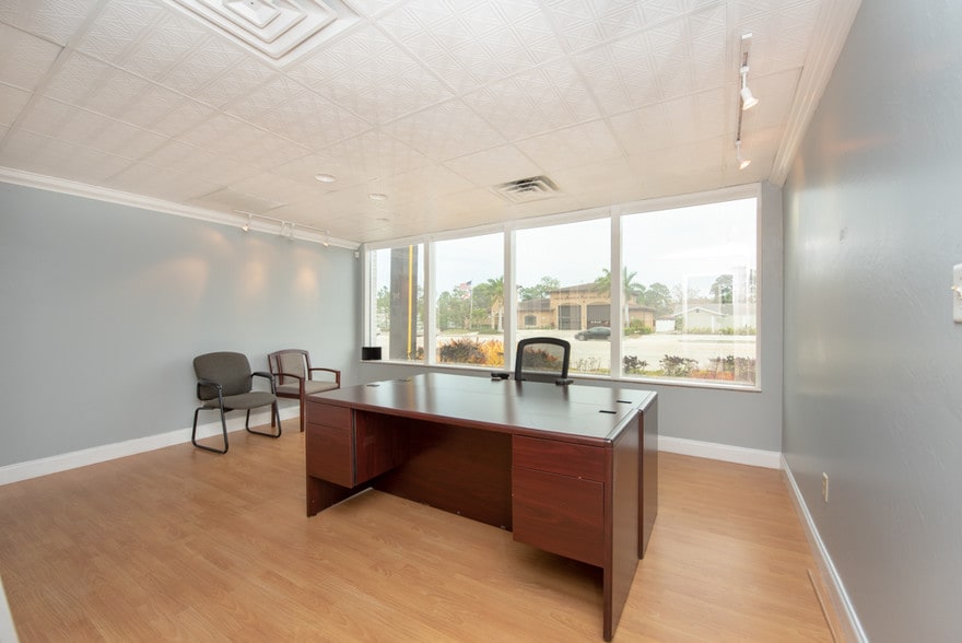 More Photos Of 7430 Tamiami Trl, Sarasota Loft Creative Space For Lease