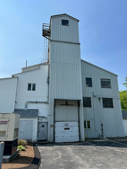 More Photos Of 385 King St, Hanover Warehouse For Lease