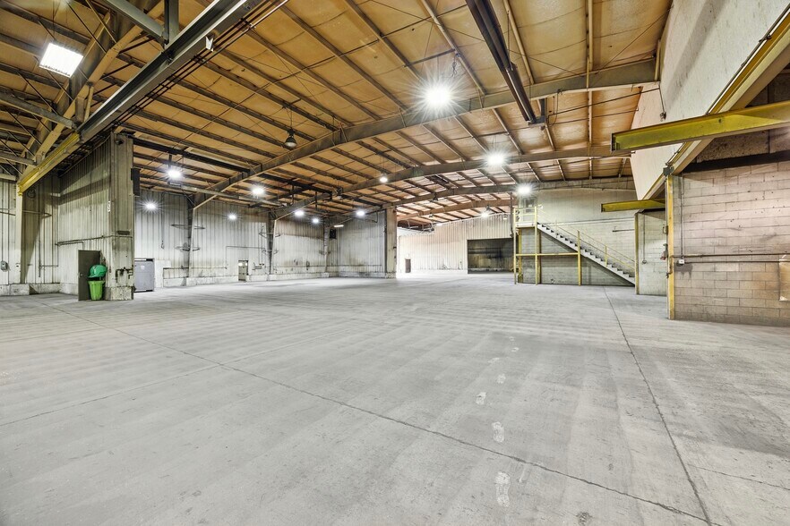 More Photos Of 5704 E 1700 North Rd, Danvers Industrial For Lease