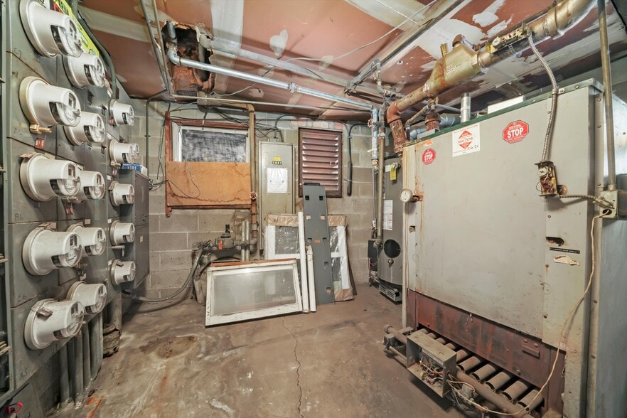 More Photos Of 1049 W Vermont Ave, Calumet Park Apartments For Sale