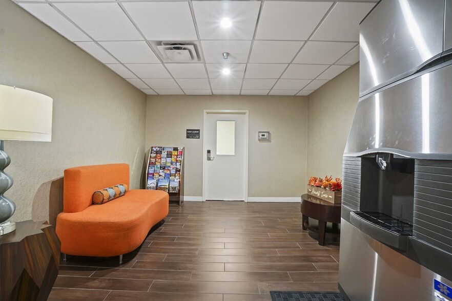 More Photos Of 1500 W 4th St, Adel Hotel For Sale