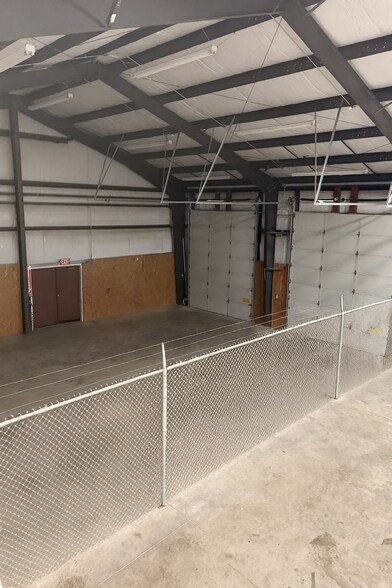 More Photos Of 128 Oyster Bay Ave, Bremerton Industrial For Lease