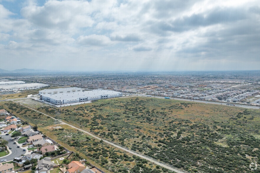 More Photos Of 4957 Sierra Ave, Fontana Unknown For Lease