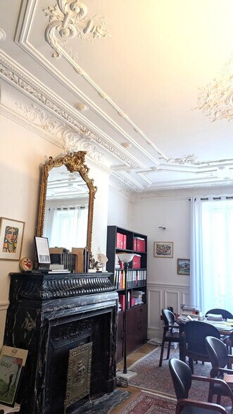More Photos Of 90 Rue D'Amsterdam, Paris Office For Sale