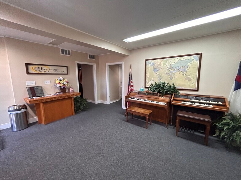 More Photos Of 4997 Glenway Ave, Cincinnati Office For Sale