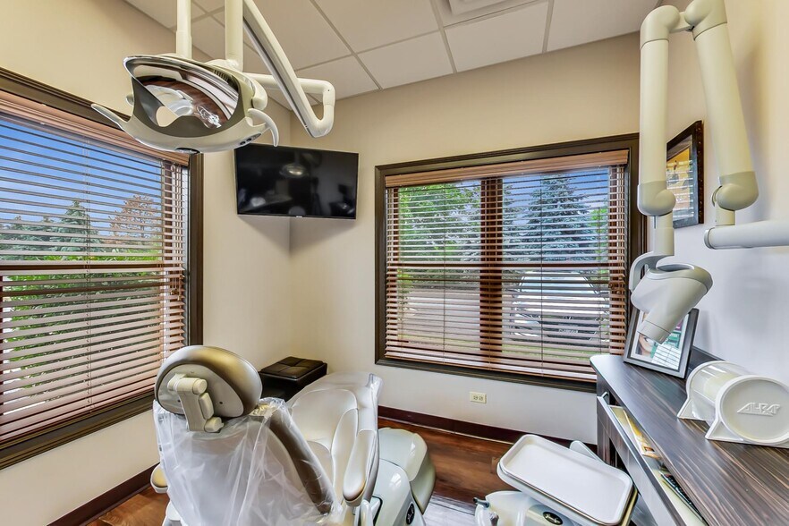 More Photos Of 1421-1431 McHenry Rd, Buffalo Grove Office For Sale