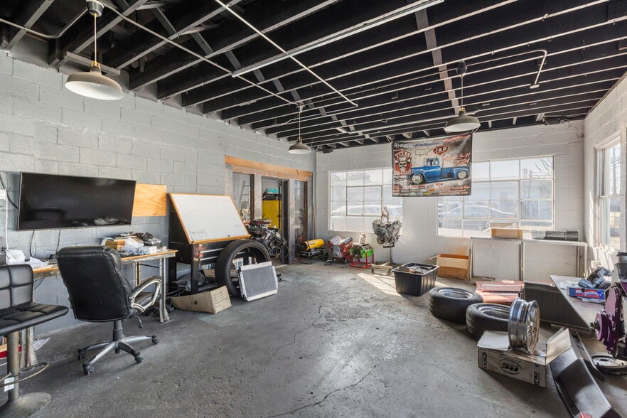 More Photos Of 4107 Weslow St, Houston Warehouse For Sale