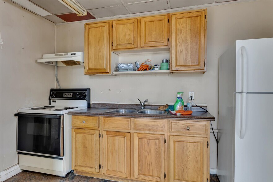 More Photos Of 514 Aylmer St N, Peterborough Multifamily For Sale