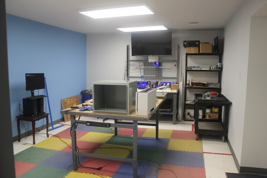 More Photos Of 4111 W State Highway 29, Georgetown Warehouse For Sale