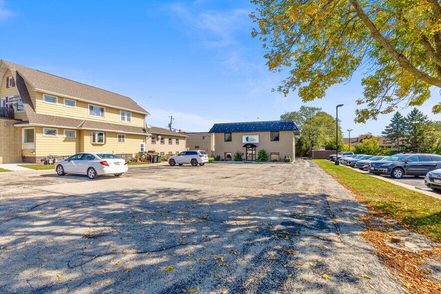 More Photos Of 2713 S Chicago Ave, South Milwaukee Office For Sale