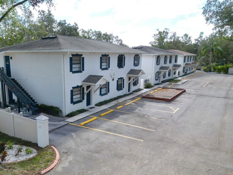 More Photos Of 7802-7806 Colonial Club Ct, Riverview Apartments For Sale