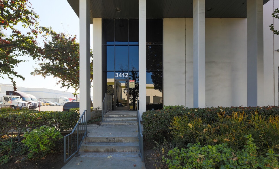 Primary Photo Of 3412-3422 Garfield Ave, Commerce Warehouse For Lease