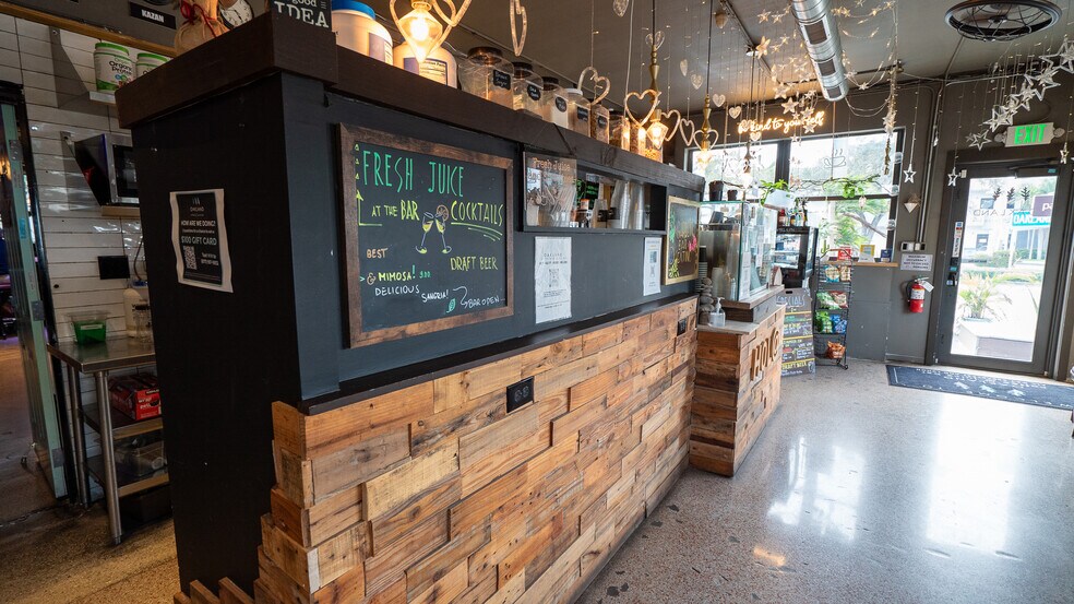 More Photos Of 201-205 NE 31st St, Oakland Park Restaurant For Lease