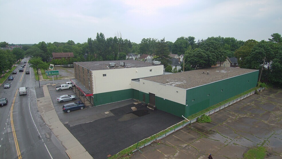 More Photos Of 1400 St Paul St, Rochester Showroom For Lease