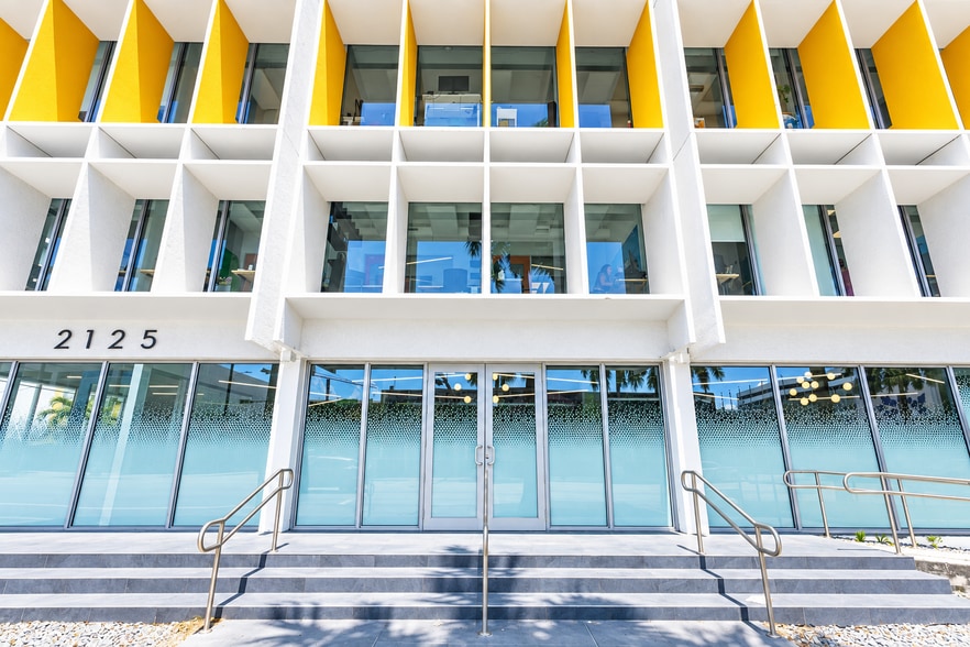 More Photos Of 2125 Biscayne Blvd, Miami Loft Creative Space For Lease