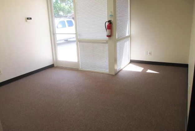 More Photos Of 821-825 Royal Way, Edmond Flex For Sale