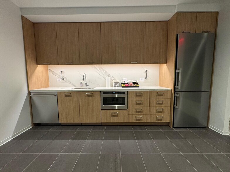 More Photos Of 825 Third Ave, New York Coworking Space