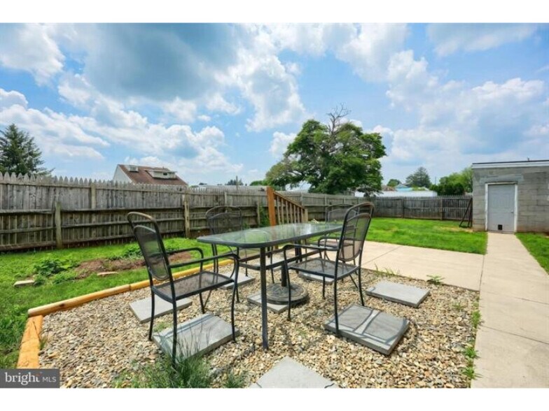 More Photos Of 2151 Maple Rd, York Flex For Sale