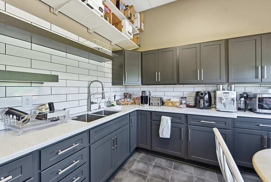 More Photos Of 17670 Welch Plz, Omaha Medical For Lease