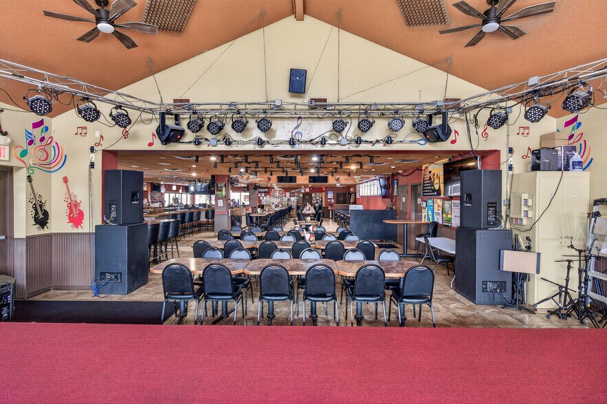 More Photos Of 17646 NE Central Ave, Ham Lake Restaurant For Sale