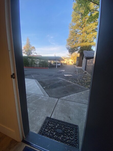 More Photos Of 1420-1428 Main St, Saint Helena Hotel For Lease