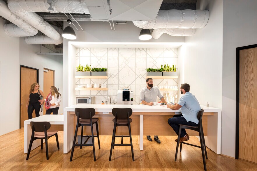 More Photos Of 555 Anton Blvd, Costa Mesa Coworking Space