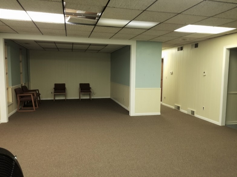 More Photos Of 921 Terminal Rd, Lansing Warehouse For Sale