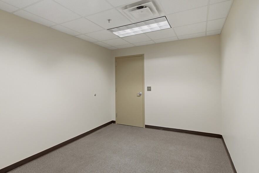 More Photos Of 421 Main St, Franklin Storefront Retail Office For Lease