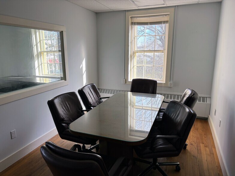 More Photos Of 12 Main St, Essex Office For Lease