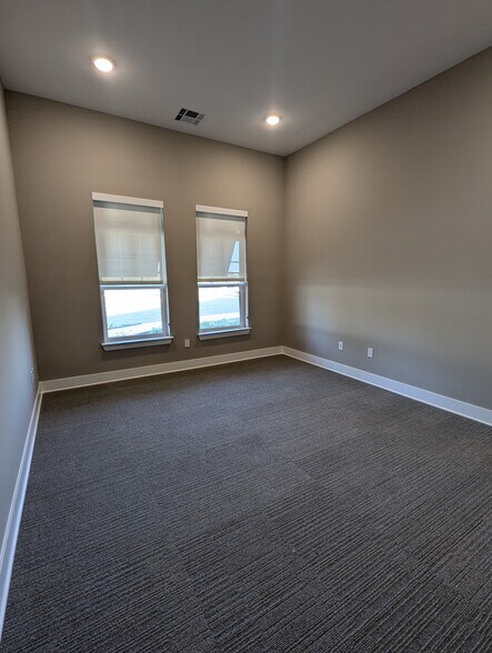 More Photos Of 1000 Brunswick Cir, Brunswick Office For Lease