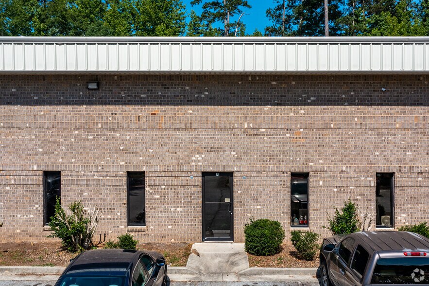 More Photos Of 1525 Senoia Rd, Tyrone Distribution For Lease