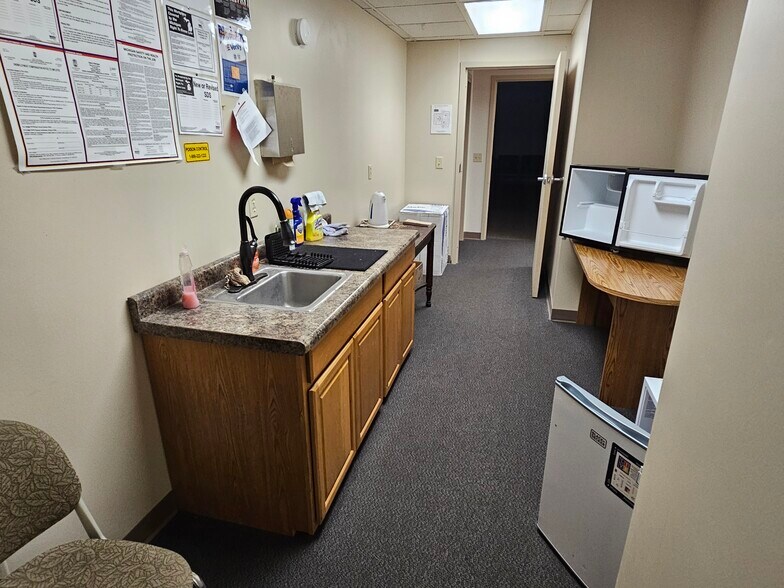 More Photos Of 97 S 4th St, Ishpeming Office For Lease