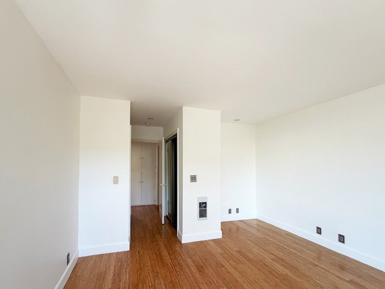 More Photos Of 901 Ocean Ave, Santa Monica Apartments For Sale