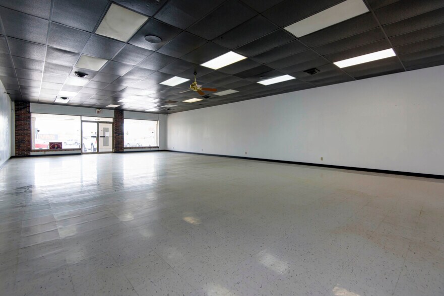 More Photos Of 3800-3900 S Campbell Ave, Springfield Unknown For Lease