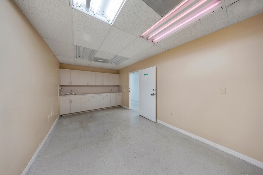 More Photos Of 2901 NW 17th Ave, Miami Office For Sale