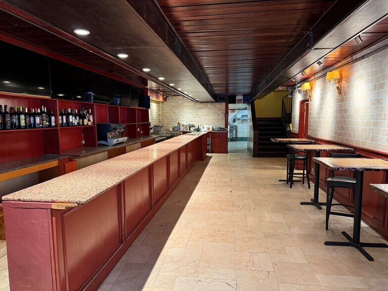 More Photos Of 737-739 N La Salle Dr, Chicago Storefront Retail Office For Lease