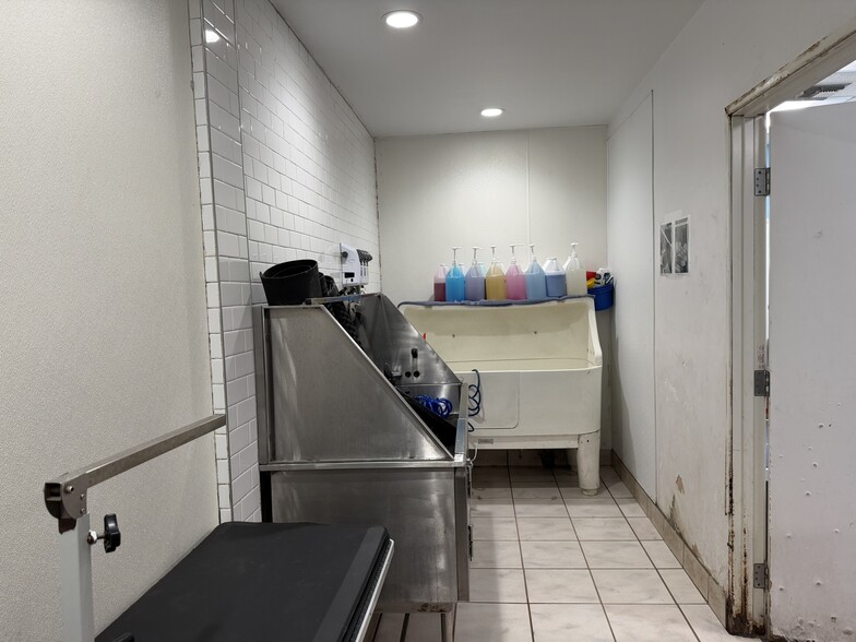 More Photos Of 11737 W Pico Blvd, Los Angeles Storefront For Sale